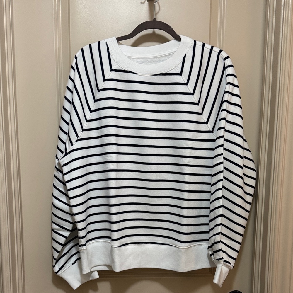 Abercrombie & Fitch navy and white crewneck Sweatshirt XL